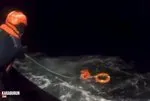 İzmir Karaburun’da hayat kurtaran operasyon: Batan tekneden 3 vatandaş kurtarıldı! İçişleri Bakanı Yerlikaya: Sahil Güvenlik Komutanlığımızı tebrik ediyorum