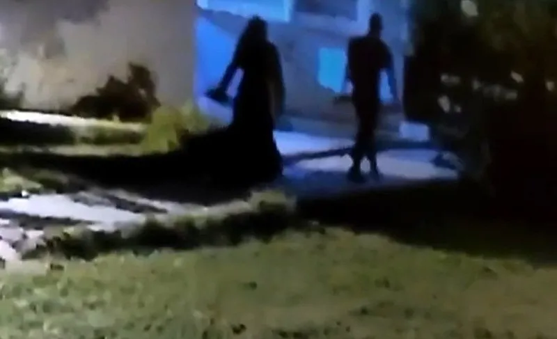 Antalya'da eski koca dehşeti! Genç kadın eşarbıyla boğularak katledildi | Cinayet öncesi ve sonrası kamerada (İHA)