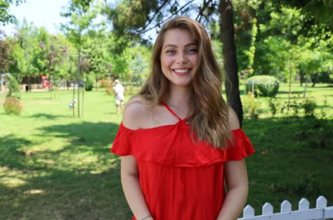 Hercai'nin Yaren'i İlay Erkök'ten şoke eden itiraf! 'Ben her şeyi çiğ yiyorum mesela denizden balığı çıkarıp...'-9