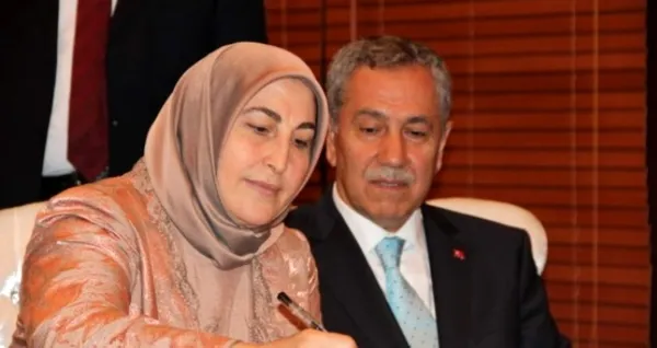 bulent-arinc-kimdir-kac-yasinda-bulent-arinc-esi-kimdir-1599739073960.jpg Bülent Arınç kimdir, kaç yaşında? Bülent Arınç eşi kimdir?-3