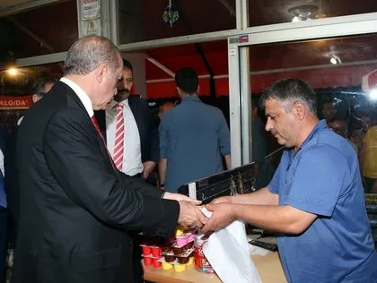 Cumhurbaşkanı Erdoğan Rize’de markete girdi, alışveriş yaptı