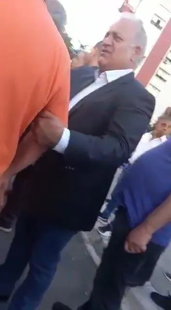 CHP'li Kadıköy Belediyesi'nde skandal! Başkan yardımcısı vatandaşı tekmeledi-2