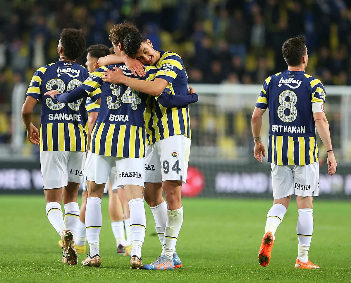 Fenerbahçe'de ilk ayrılık! İşte yeni takımı - 11