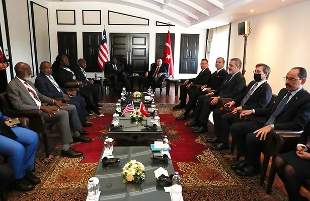 baskan-erdogan-liberya-cumhurbaskani-corc-manne-veay-ile-gorustu-fetoyle-mucadele-destegi-1689958082963.jpeg Başkan Erdoğan Liberya Cumhurbaşkanı George Manneh Weah ile görüştü: FETÖ'yle mücadele desteği!-3