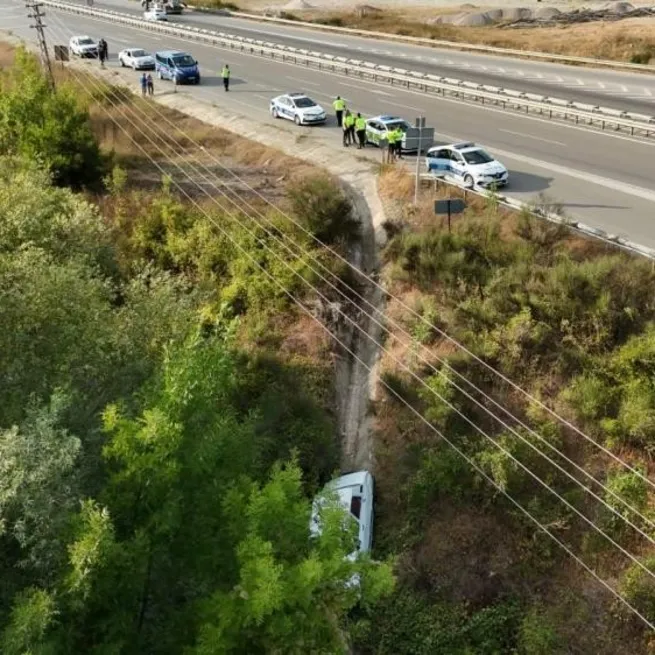 Sinop’ta akılalmaz olay! Polisin ’’dur’’ ihtarına uymadı şarampole uçtu: 2 yaralı