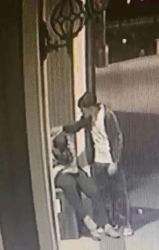 Mersin'de pes dedirten olay: Parkta uyuyan kişinin boynundan kolyesini çaldı