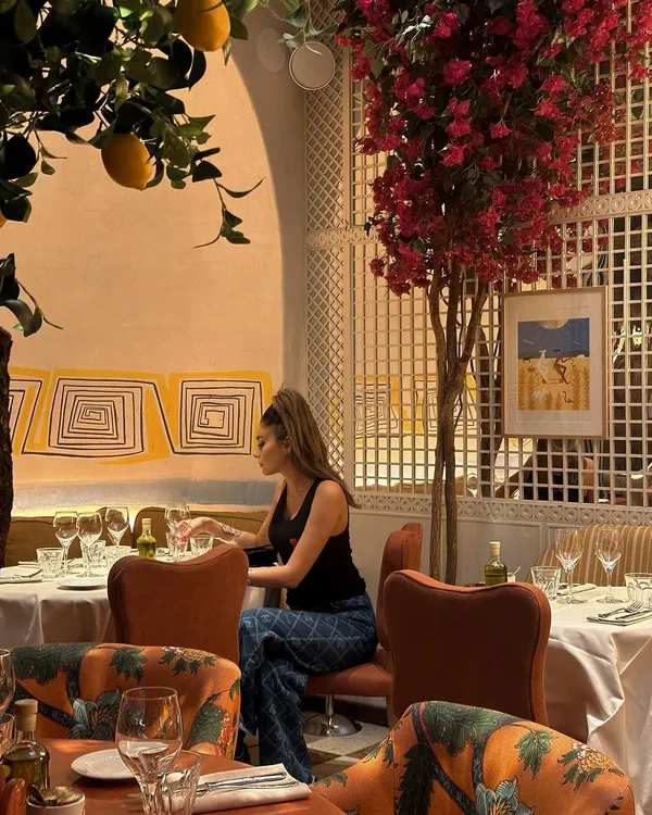 hamile-oldugu-konusuluyordu-ozcan-denizin-esi-samar-dadgardan-ilk-paylasim-geldi-fransa-sokaklarinda-1698229069226.jpg Hamile olduğu konuşuluyordu! Özcan Deniz'in eşi Samar Dadgar'dan ilk paylaşım geldi! Fransa sokaklarında...-7