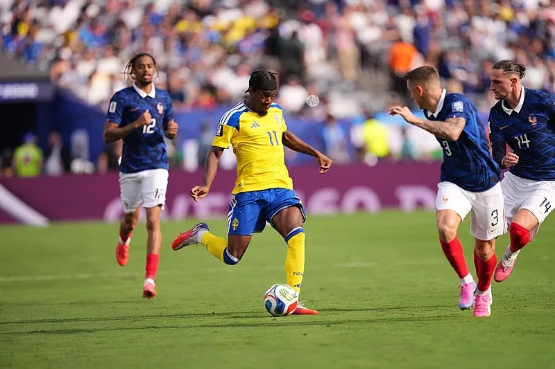 mbappe-sov-yapti-fransa-son-16-biletini-kapti-isveci-3-0la-gecti-1782860452041.jpeg İsveç, son 32 turunda Fransa'ya yenilerek turnuvaya veda etti.