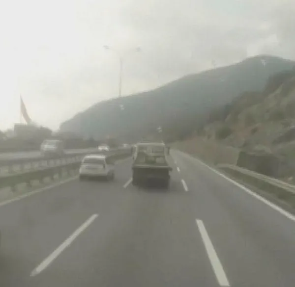 TEM Otoyolu'nda çekici dehşeti! Zikzaklı maceranın sonu kötü bitti-4