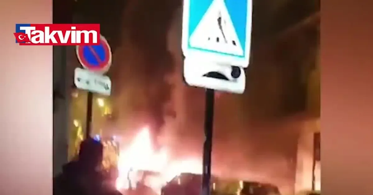 Paris'teki eylemler yılbaşında da devam etti! Eylemciler araçları kundakladı!
