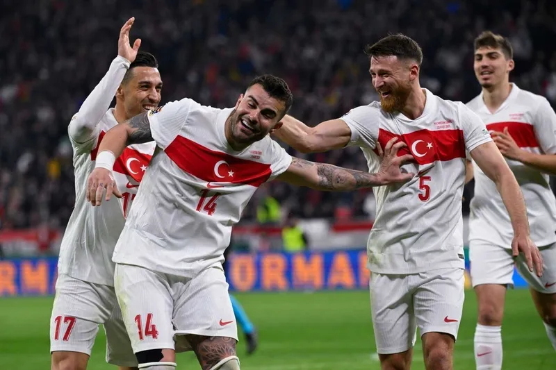 trabzonsporda-yeni-lider-bulundu-transferde-salih-ozcan-surprizi-1774800398033.jpg Trabzonspor'da yeni lider bulundu! Transferde Salih Özcan sürprizi-4