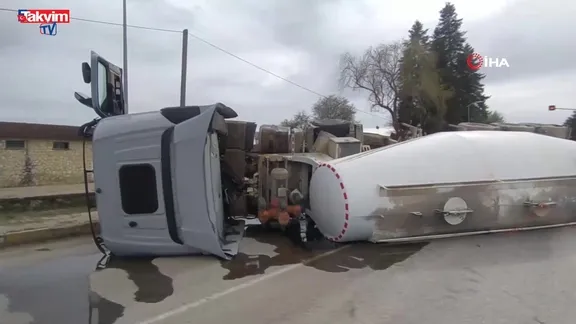 Kastamonu'da traktör ile tır çarpıştı: 2 yaralı