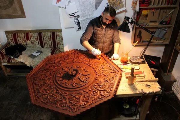 turkiyede-sayili-ustalardan-igneyle-ahsabi-oyup-sekil-veriyor-teknolojik-alet-kullanmiyor-1644225591549.jpg Türkiye'de sayılı ustalardan! İğneyle ahşabı oyup şekil veriyor: Teknolojik alet kullanmıyor-8