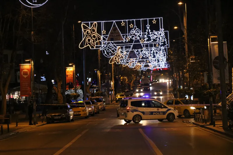 İstanbul'da iş makinesi doğal gaz borusunu patlattı - 2