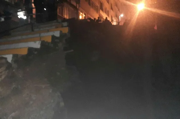 İstanbul Şişli'de istinat duvarı çöktü! Mahalleli sokağa döküldü