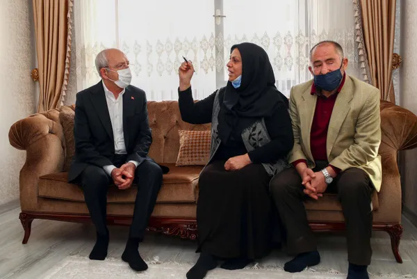 15-temmuz-gazisinden-chp-genel-baskani-kemal-kilicdarogluna-lutfu-t-tepkisi-1636896639547.jpg 15 Temmuz gazisinden CHP Genel Başkanı Kemal Kılıçdaroğlu'na Lütfü T. tepkisi-2