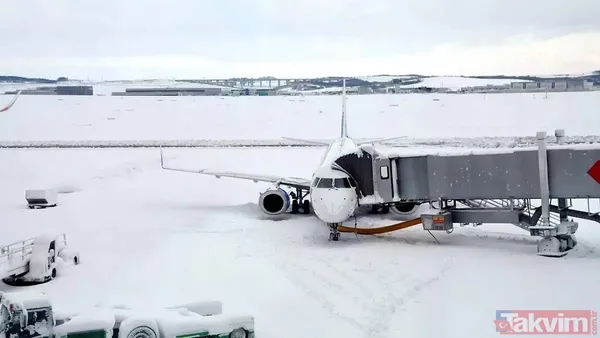 Megakentte Günlerdir Beklenen Kar Yağışı Etkisini Gösterirken Olumsuz Hava Şartları Birçok Havalimanında Uçuşları Aksattı. Thy, Pegasus Ve Ajet Başta Olmak...