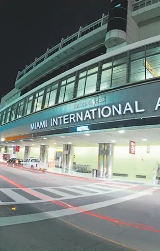 Miami Havalimanı’nda bayrak skandalı | Türk bayrağına benzemiyor!