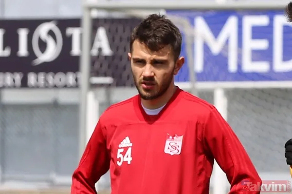 Emre'nin Sivasspor İle Olan Sözleşmesinin Sezon Sonunda Bitecek Olması Sarı-Lacivertlilerin Elini Güçlendiriyor.