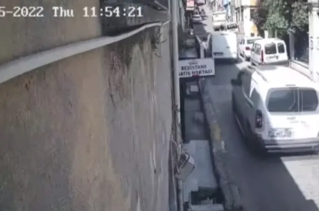 Şişli'de film gibi kovalamaca! Aracını bıraktı yaya olarak kaçtı