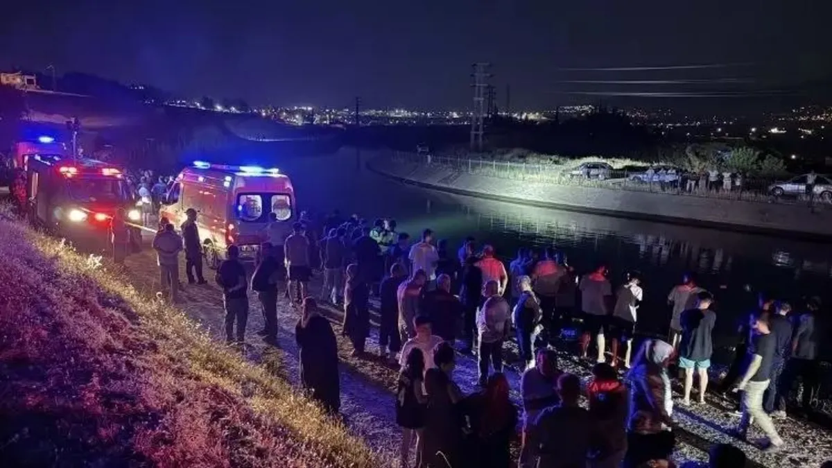 Sulama kanalına devrilen otomobildeki baba ve oğlu öldü!