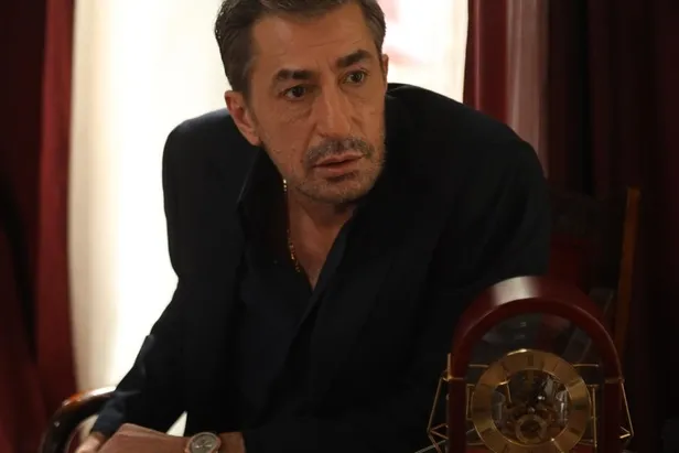 yildiz-akini-basladi-kirmizi-odadan-olay-olacak-iki-transfer-ezelin-efsane-ismiyle-bambaska-1616258951641.jpeg Yıldız akını başladı! Kırmızı Oda'dan olay olacak iki transfer! Ezel'in efsane ismiyle bambaşka...-8