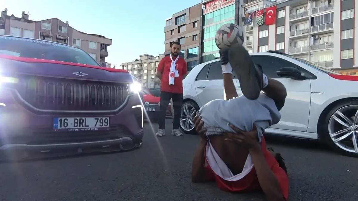 bursada-250-araclik-a-milli-konvoy-togglar-basrolde-yerli-kamavinganin-heyecani-ve-freestyle-sov-1781420308716.jpeg Bursa'da 250 araçlık "A Milli" konvoy! TOGG'lar başrolde | Yerli Camavinga'nın heyecanı ve freestyle şov-3