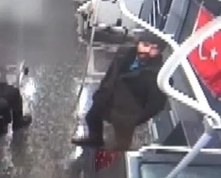 Otobüste Türk bayrağına çirkin saldırı!