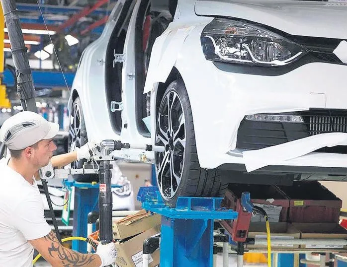 Yılın ilk lideri Renault