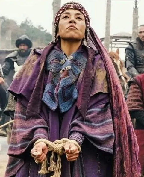 Yeşim Ceren Bozoğlu verdikçe veriyor mayolu pozlarını peş peşe paylaşıyor! Kuruluş Osman'ın Hazal Hatun'u eridi bitti-6