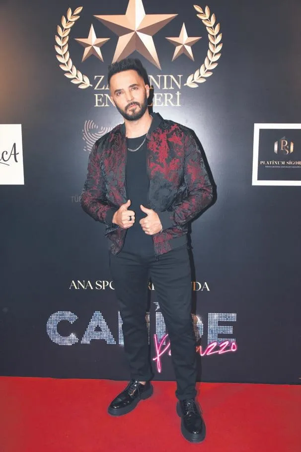 rafet-el-romandan-sonra-gokhan-ozen-de-goruntusuyle-sasirtti-unlu-sarkici-sosyal-medyanin-diline-dustu-1705446750656.jpeg Rafet El Roman’dan sonra Gökhan Özen de görüntüsüyle şaşırttı! Ünlü şarkıcı sosyal medyanın diline düştü-2