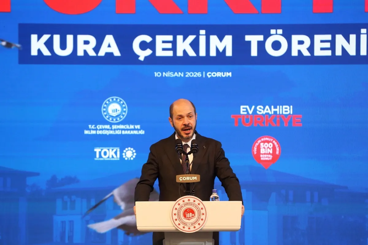 bakan-kurum-ev-sahibi-turkiye-kura-cekim-toreninde-konustu-dar-gelirli-nefes-alacak-1777129670393.jpeg Bakan Kurum, “Ev Sahibi Türkiye” kura çekim töreninde konuştu: Dar gelirli nefes alacak-5