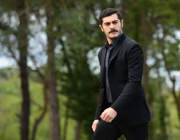 basrollerinde-burak-deniz-ve-alina-boz-var-marasli-dizisi-yarin-atvde-izleyicisi-ile-bulusuyor-1610304524932.jpeg