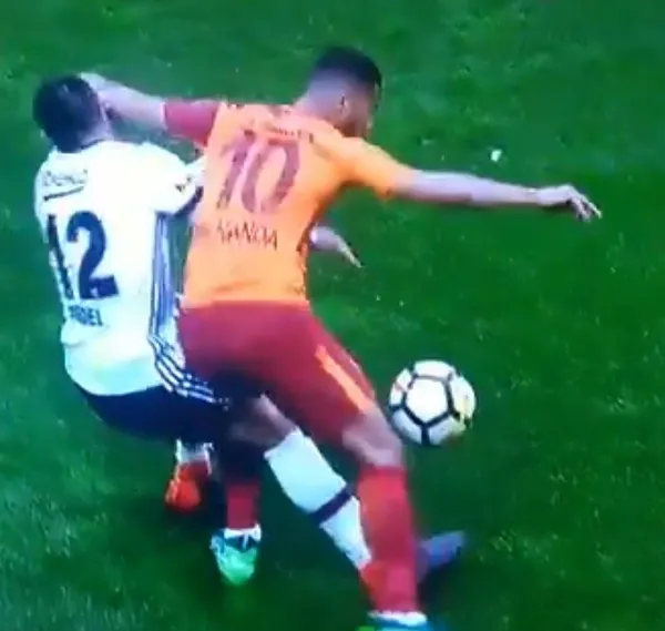 Belhanda'nın hareketi kırmızı kart mıydı?-1