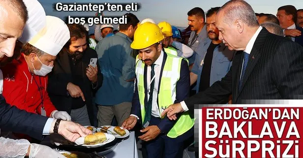 Erdoğan’dan havalimanı çalışanlarına baklava ikramı