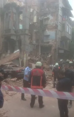 Kumkapı'da bina çöktü!