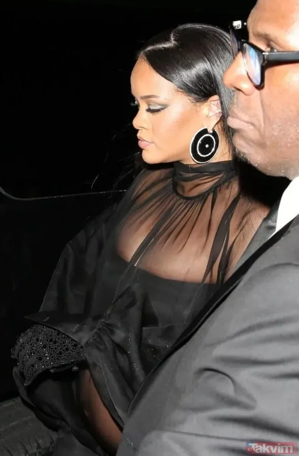 Rihanna hamile kaldığından beri giyinmiyor bu ne hal! Oscar'a tepeden tırnağa transparan! Açtıkça açıyor - 5