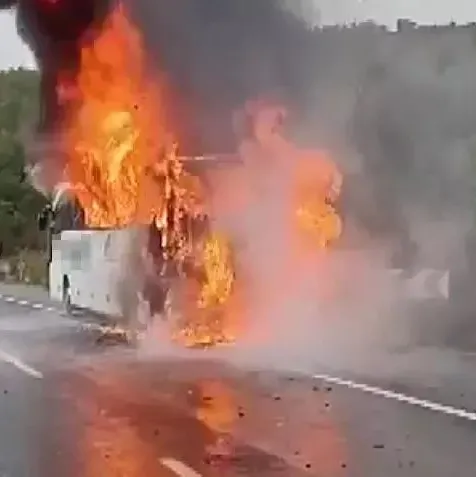 Yolcu otobüsü alev alev yandı!
