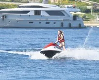 Kim der 46 yaşında! Emine Ün jet ski ile adeta şov yaptı