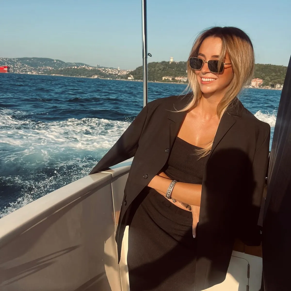 mert-yazicioglu-ve-zeynep-artukmactan-aciklama-iliskimiz-cok-guzel-gidiyor-1777706670638.jpg Aşıkların keyfi yerinde! Mert Yazıcıoğlu'ndan muhabirlere esprili Zeynep Artukmaç yanıtı! "Biz her yere birlikte katılıyoruz ama..."-3