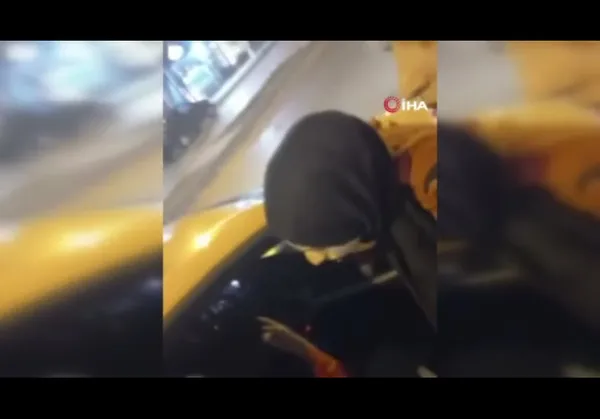 istanbulda-taksicilerin-yuzsuzlugu-zirve-yapti-taksici-taksimetre-ucretinin-uzerine-10-tl-harclik-istedi-1651824943009.jpg İstanbul'da taksicilerin yüzsüzlüğü zirve yaptı! Taksici taksimetre ücretinin üzerine 10 TL harçlık istedi-6