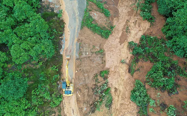 rizedeki-siddetli-yagisin-ardindan-hasar-tespit-ve-tahliye-calismalari-suruyor-1594801297714.jpg Rize'deki şiddetli yağışın ardından 125 kişi tehlikeli bölgeden tahliye edildi-12