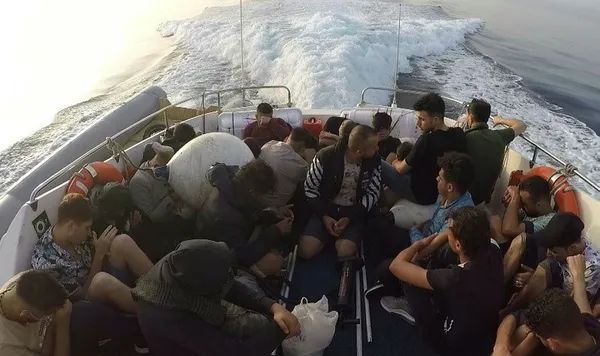 zalim-yunan-bodrumaciklarinda-25-duzensiz-gocmen-kurtarildi-1625243255616.jpg Zalim Yunan! Bodrum açıklarında 25 düzensiz göçmen kurtarıldı-1