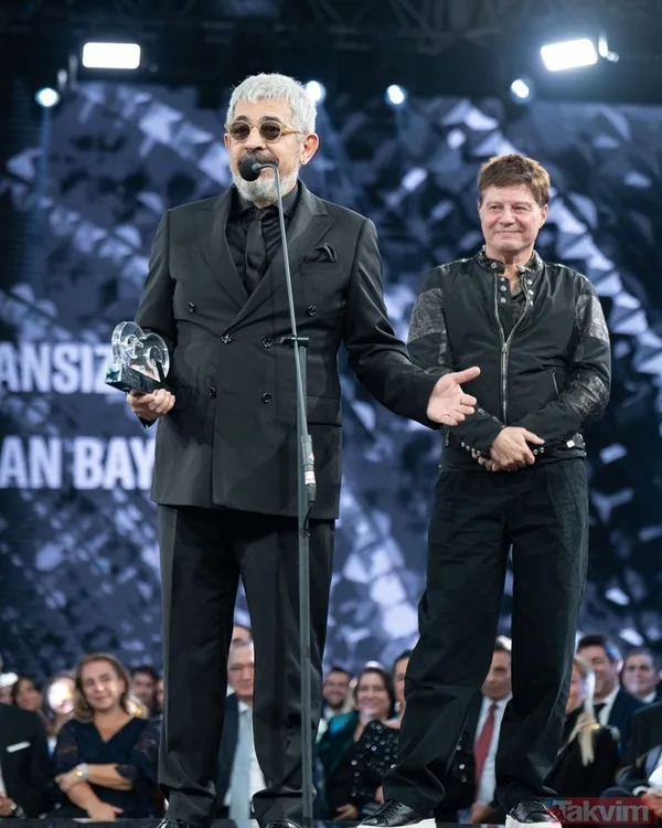 GQ Men of the Year 2025 gecesinde yıldız yağmuru! Ünlüler ödülleriyle sahnede parladı - 15