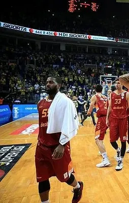 Galatasaray, Smith ve Dentmon'ı kadro dışı bıraktı