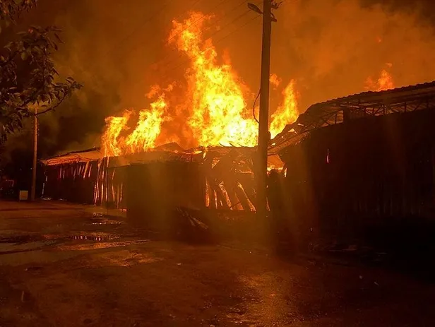 Yalova'da gece yarısı yangın korkusu! Kereste fabrikası alev alev yandı-3