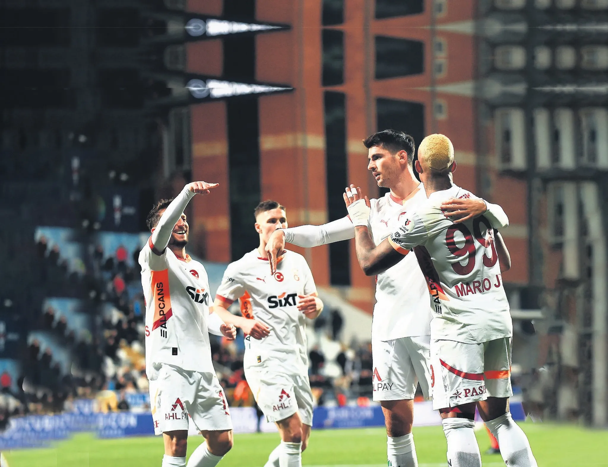 Ayaklarımız yere bassın