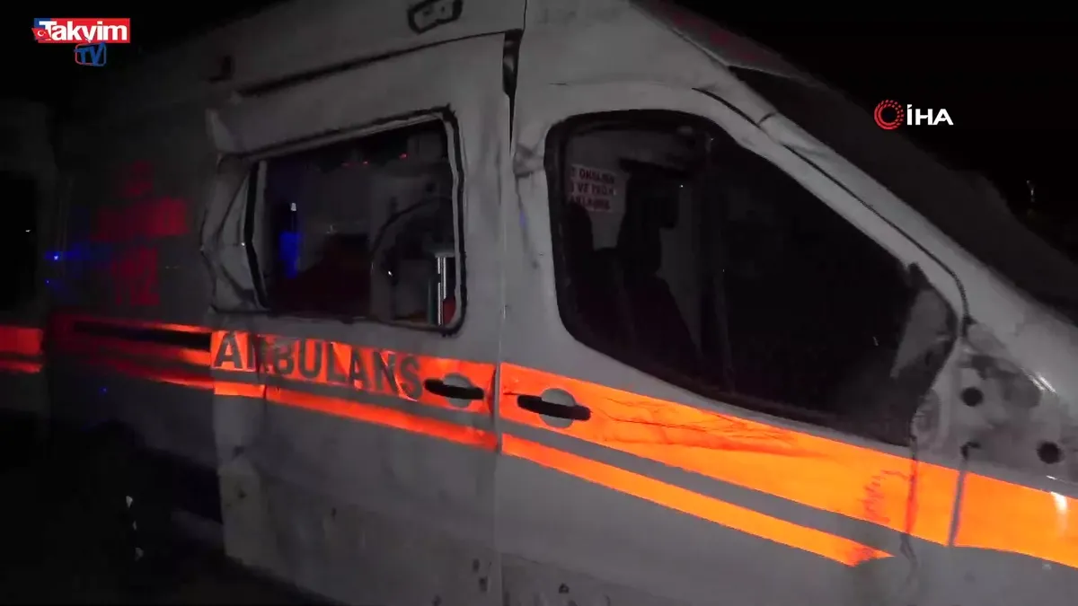 Elazığ’da ambulans şarampole uçtu: 2 yaralı