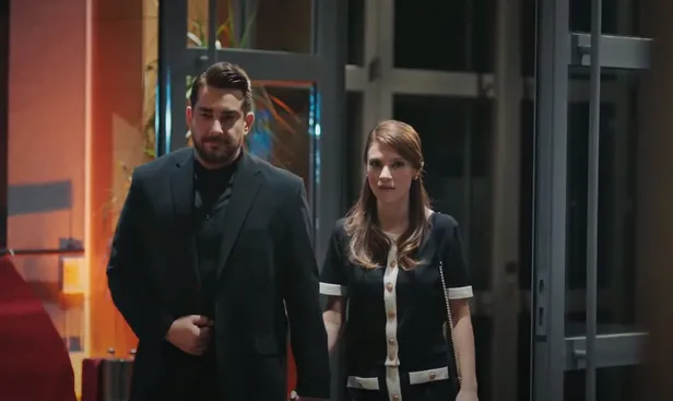 16-senelik-rolunu-birakip-geliyor-camdaki-kizdaki-yeni-roluyle-kariyerine-ivme-kazandiracak-1637857852514.jpg 16 senelik rolünü bırakıp geliyor! Camdaki Kız'daki yeni rolüyle kariyerine ivme kazandıracak-2