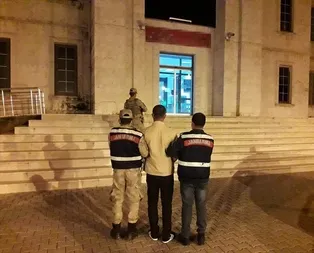 Katil yatak odasında enselendi